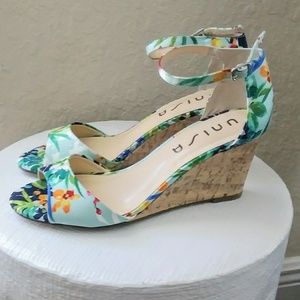 Wedge floral shoes